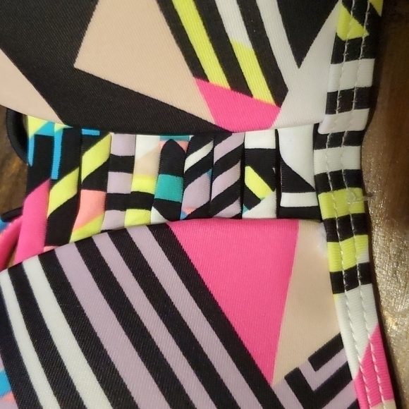 No Boundaries Graphic Print Pushup Bikini Top Sz 15-17 Juniors NWT - Picture 4 of 7